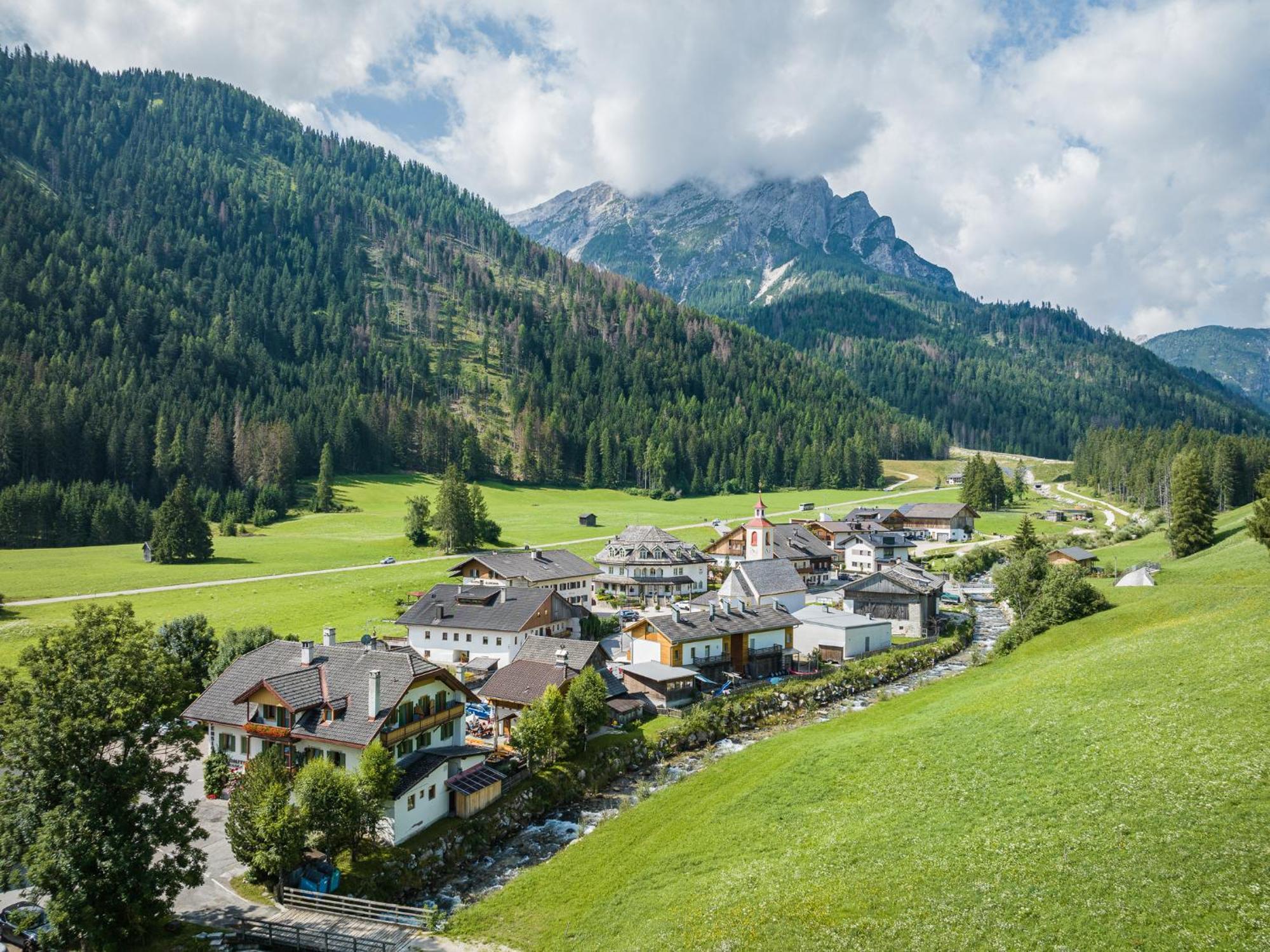 Gasthof Albergo Dolomiten 브라이에스 외부 사진