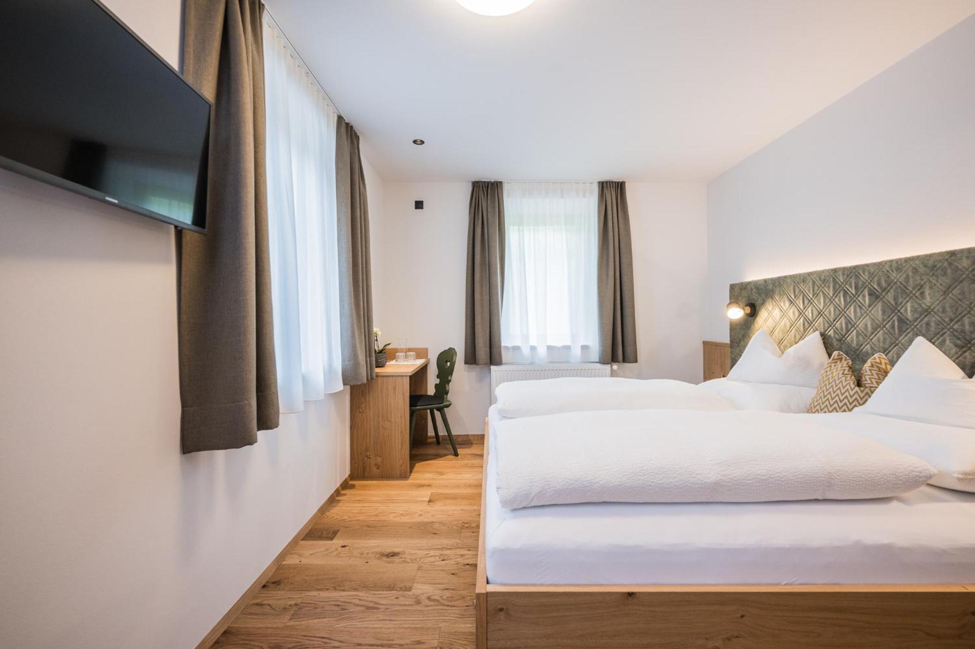 Gasthof Albergo Dolomiten 브라이에스 외부 사진