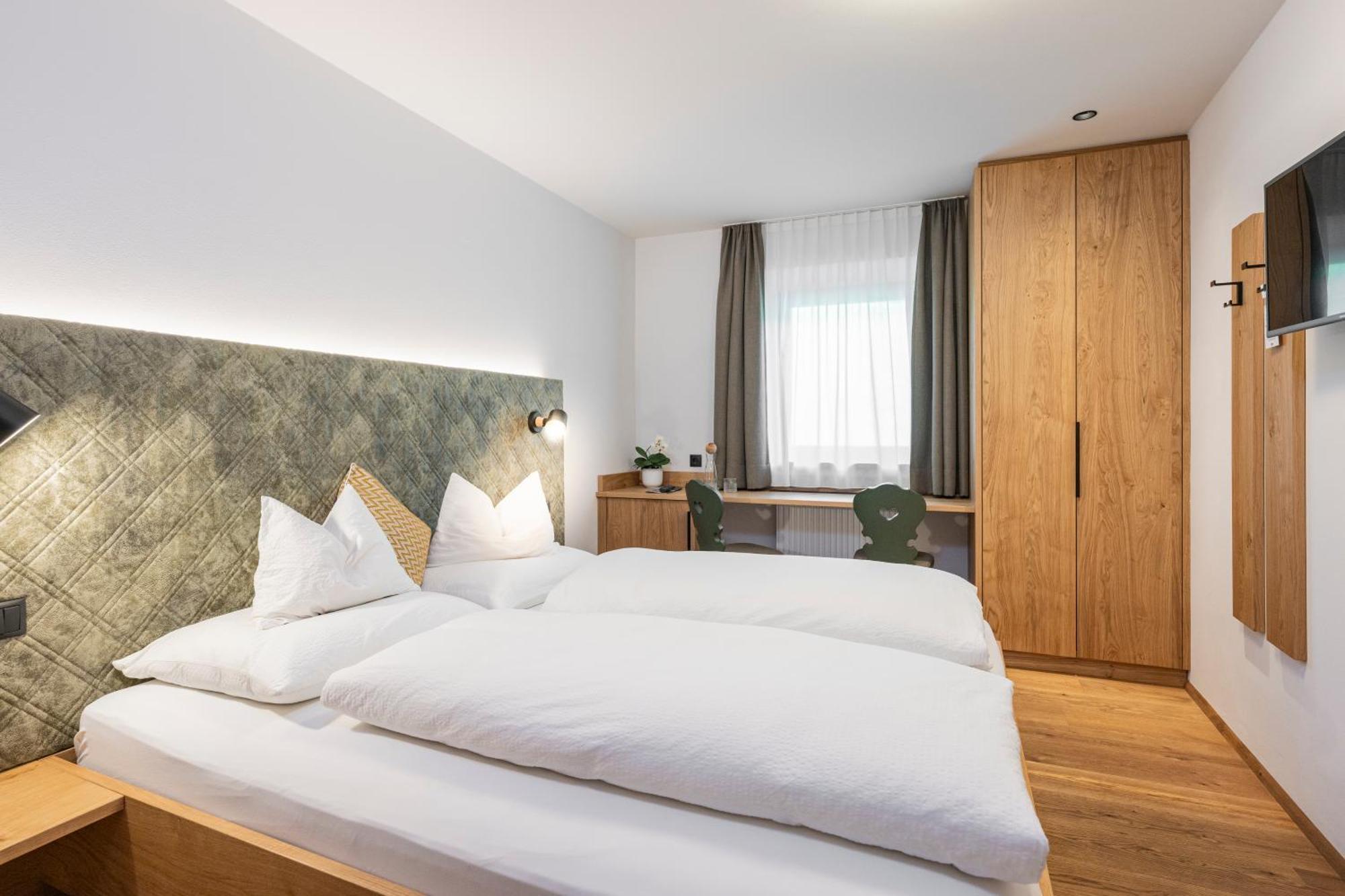 Gasthof Albergo Dolomiten 브라이에스 외부 사진