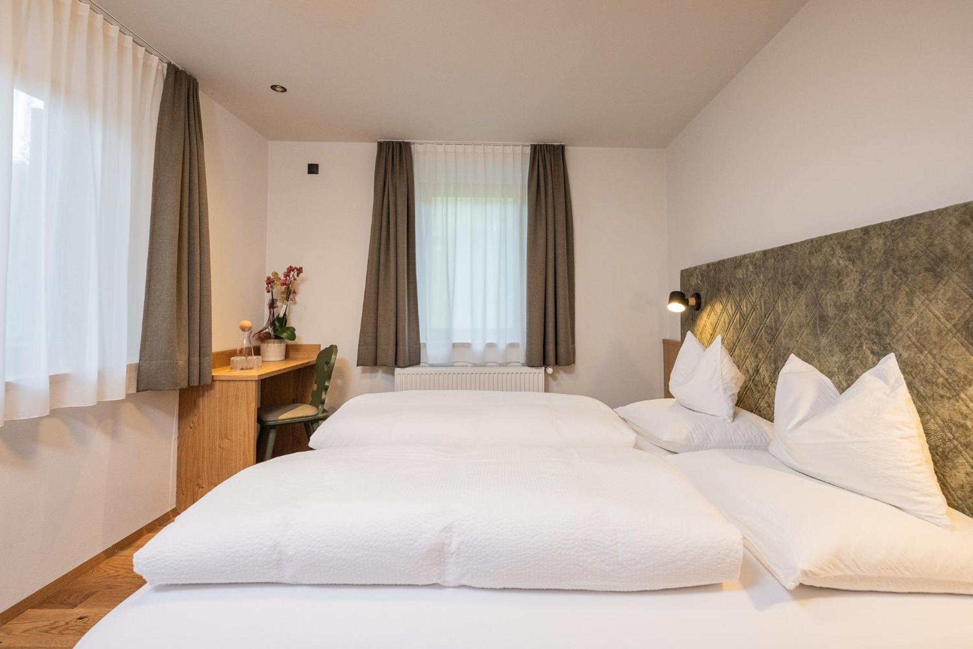 Gasthof Albergo Dolomiten 브라이에스 외부 사진