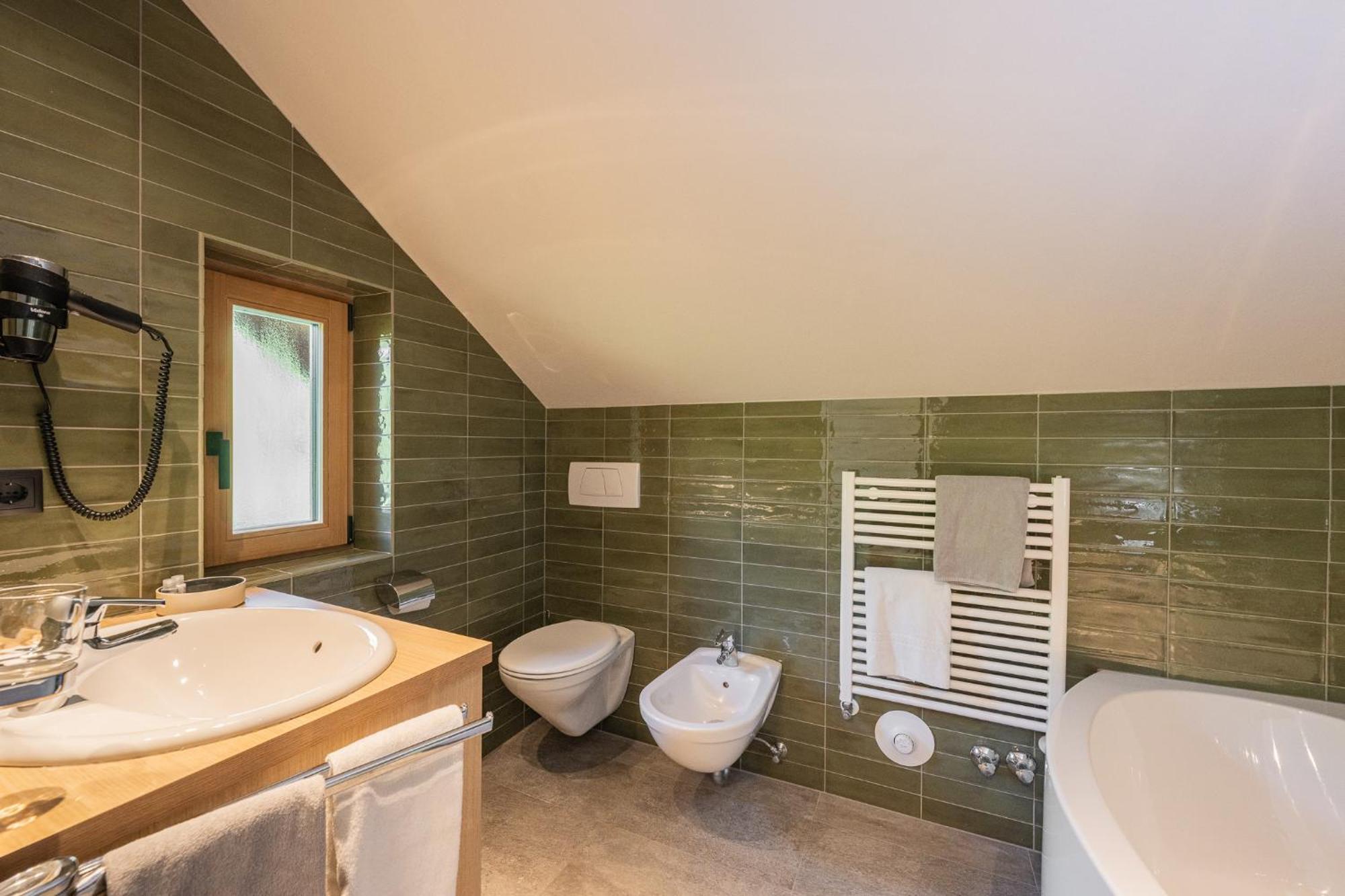 Gasthof Albergo Dolomiten 브라이에스 외부 사진